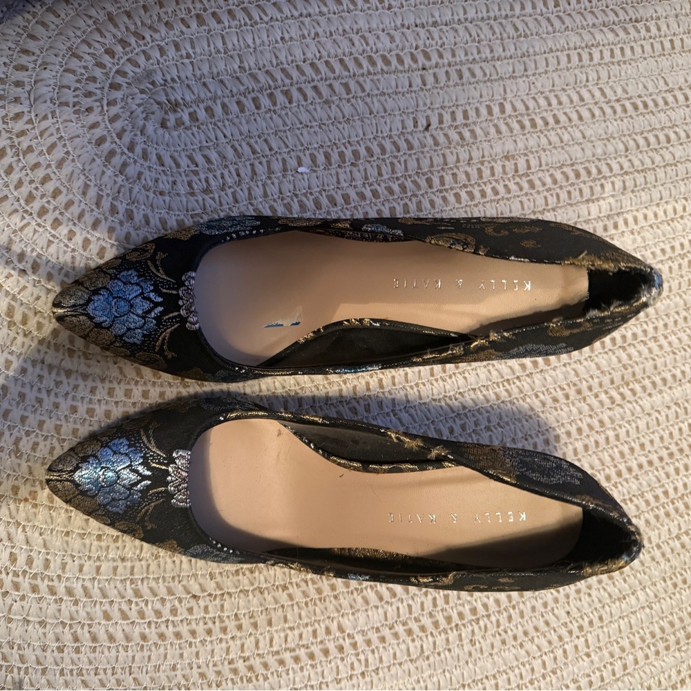 Kelly & Katie Black and Gold Flats with Sleek Design